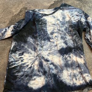 Navy and white wash shirt worn 3 times great for back to school